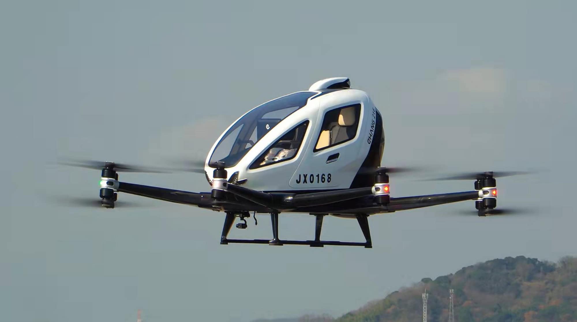 Empresa faz primeiro voo de carro voador em escala real no Brasil