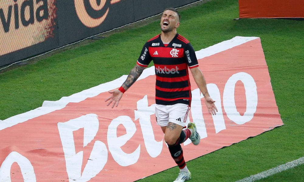 Flamengo avança à semifinal da Copa do Brasil e vai enfrentar o Corinthians Flamengo avança à semifinal da Copa do Brasil e vai enfrentar o Corinthians