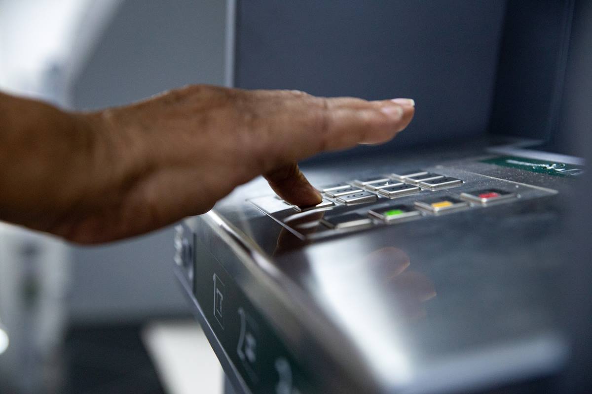 Homem é preso acusado de manipular caixas eletrônicos no interior Homem é preso acusado de manipular caixas eletrônicos no interior