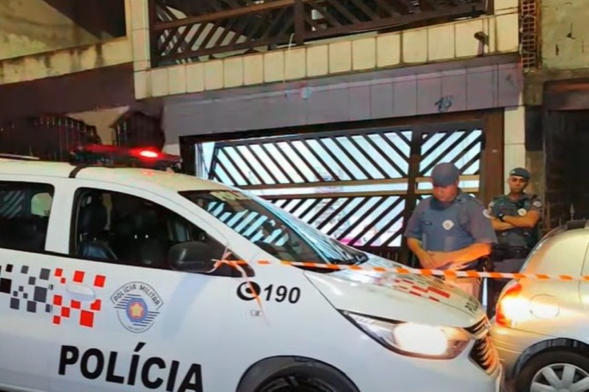 Homem mata esposa e tira a própria vida após suspeitar de fuga Homem mata esposa e tira a própria vida após suspeitar de fuga