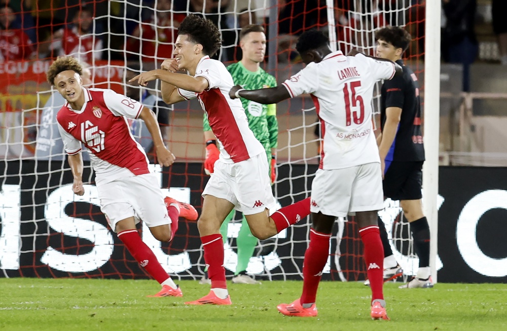 Lateral brasileiro se destaca e ajuda o Monaco a vencer o Barcelona em estreia na Liga dos Campeões Lateral brasileiro se destaca e ajuda o Monaco a vencer o Barcelona em estreia na Liga dos Campeões