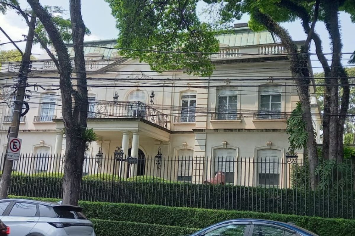 Mansão de empresário da farra do INSS virou jardim de Nelson Wilians Mansão de empresário da farra do INSS virou jardim de Nelson Wilians