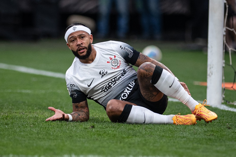 Memphis Depay passa por exame após reclamar de dor no tornozelo em estreia pelo Corinthians Memphis Depay passa por exame após reclamar de dor no tornozelo em estreia pelo Corinthians