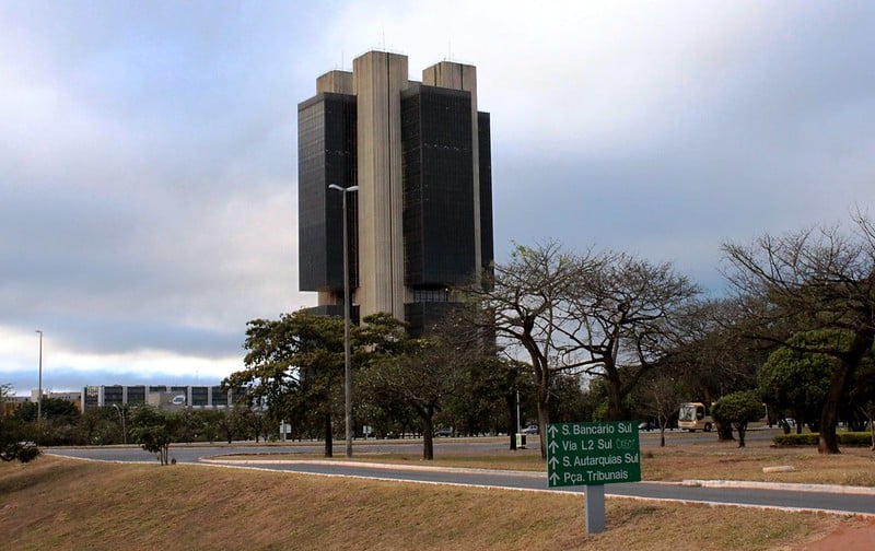Mercado sobe projeção de juros a 11,5% neste ano Mercado sobe projeção de juros a 11,5% neste ano
