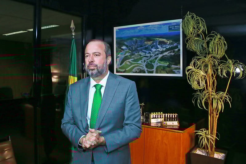 Ministro diz que horário de verão pode economizar R$ 400 milhões Ministro diz que horário de verão pode economizar R$ 400 milhões
