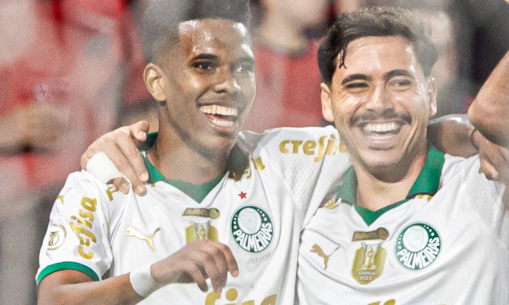 Palmeiras vence Athletico-PR por 2 a 0 e reafirma briga pelo tri do Brasileirão Palmeiras vence Athletico-PR por 2 a 0 e reafirma briga pelo tri do Brasileirão