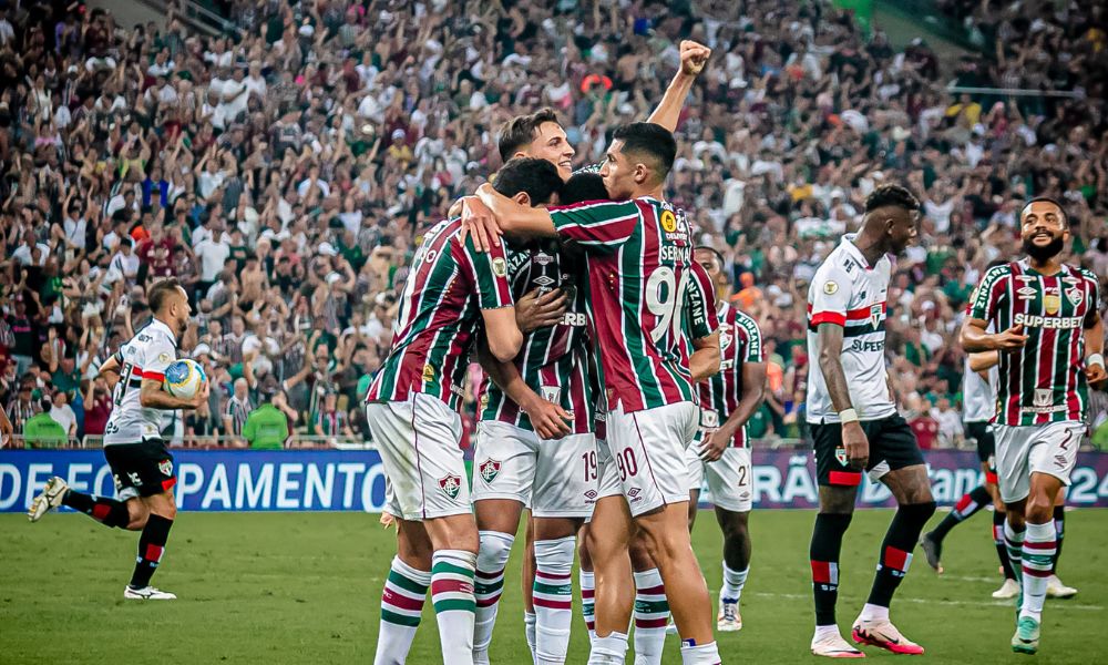 São Paulo perde para Fluminense e desperdiça chance de encostar no G-4 São Paulo perde para Fluminense e desperdiça chance de encostar no G-4