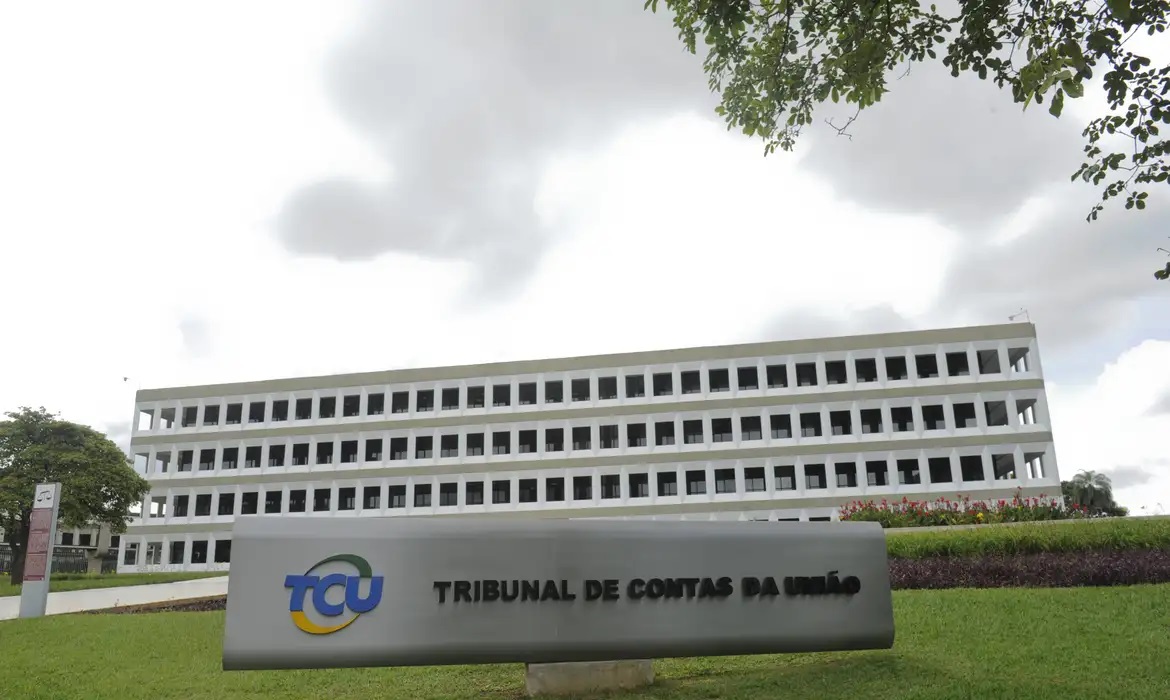 TCU prepara alerta ao governo sobre estouro da meta fiscal TCU prepara alerta ao governo sobre estouro da meta fiscal
