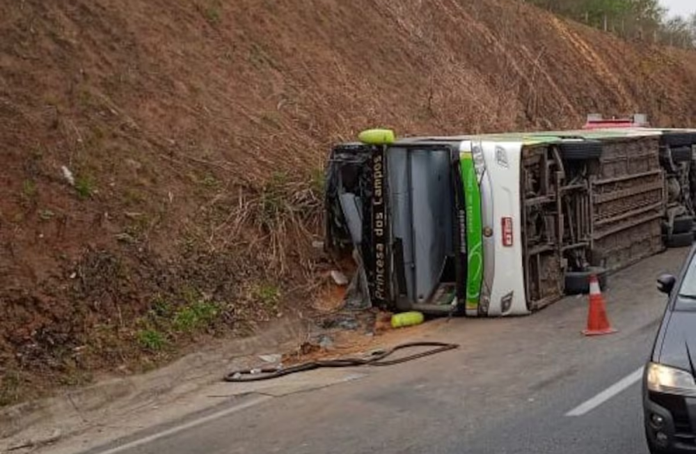 Time de futebol americano do Coritiba sobre acidente de ônibus e três jogadores morrem Time de futebol americano do Coritiba sobre acidente de ônibus e três jogadores morrem