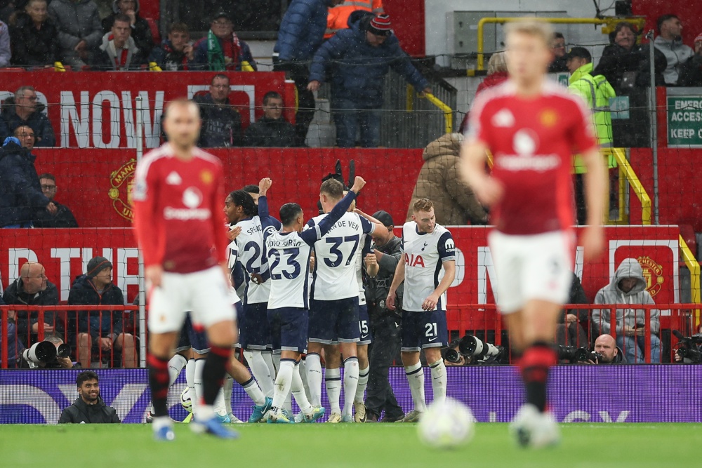 Tottenham passa por cima do Manchester United em pleno Old Trafford Tottenham passa por cima do Manchester United em pleno Old Trafford