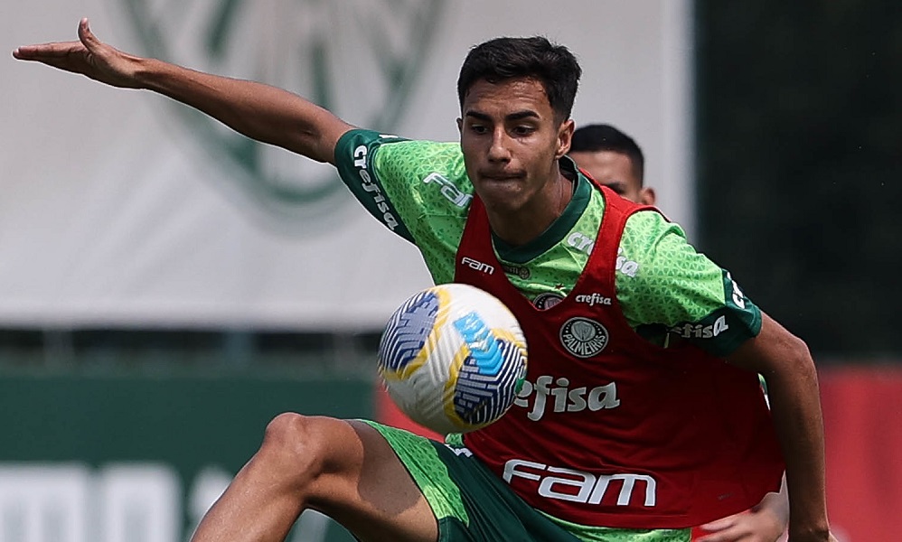 Vitor Reis se recupera de lesão na coxa e vira ‘dor de cabeça boa’ a Abel Ferreira no Palmeiras Vitor Reis se recupera de lesão na coxa e vira ‘dor de cabeça boa’ a Abel Ferreira no Palmeiras