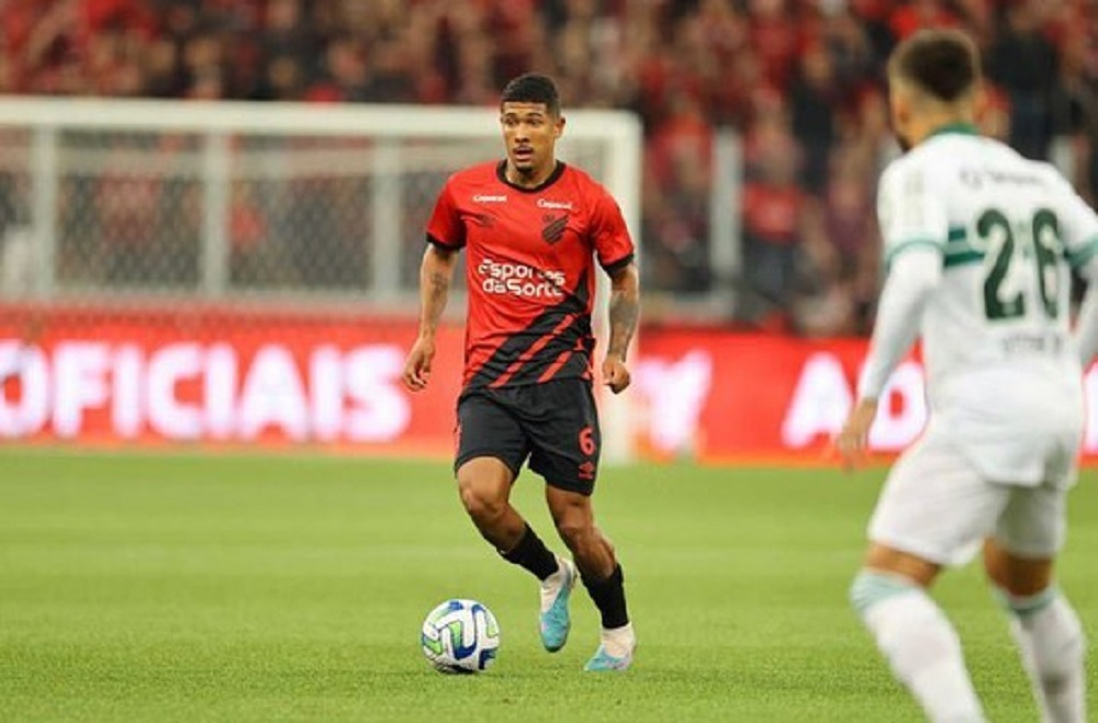 Athletico-PR consegue efeito suspensivo e alivia punição de Fernando Athletico-PR consegue efeito suspensivo e alivia punição de Fernando