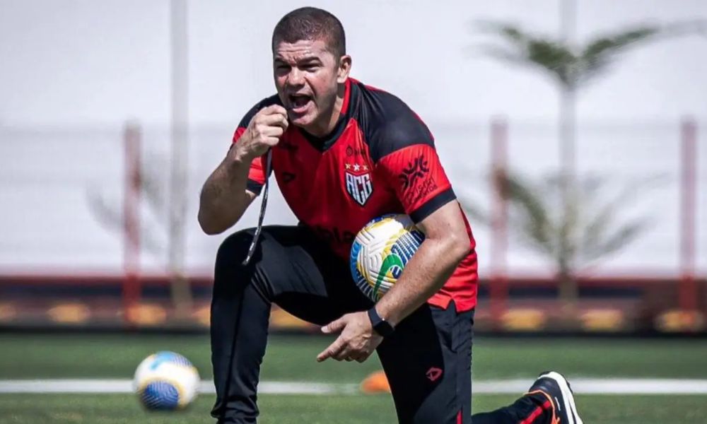 Atlético-GO demite técnico Umberto Louzer