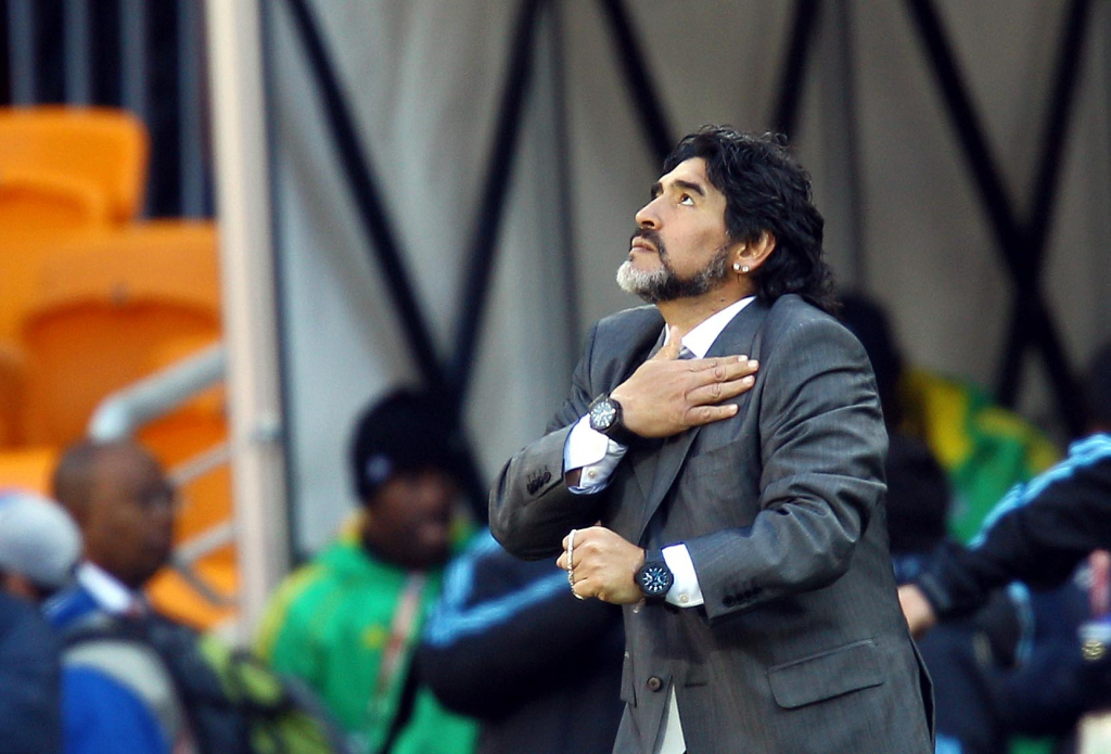 Corpo de Maradona será transferido para mausoléu público em Buenos Aires Corpo de Maradona será transferido para mausoléu público em Buenos Aires