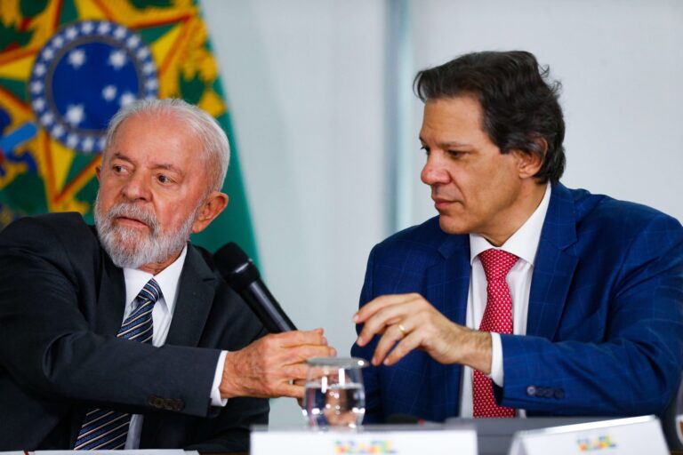 Governo Lula estuda criação de ‘imposto mínimo’ para milionários