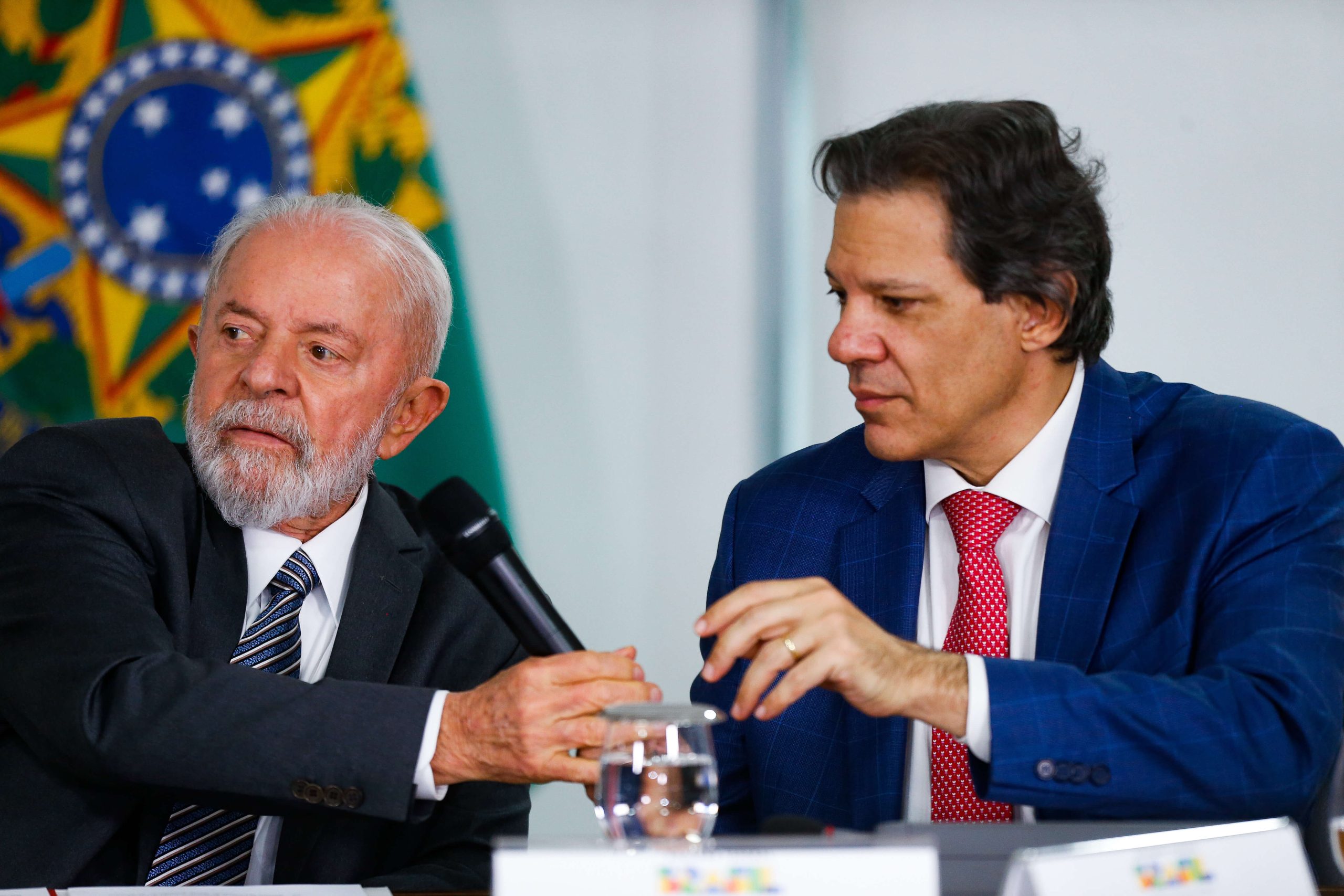 Governo Lula estuda criação de ‘imposto mínimo’ para milionários Governo Lula estuda criação de ‘imposto mínimo’ para milionários