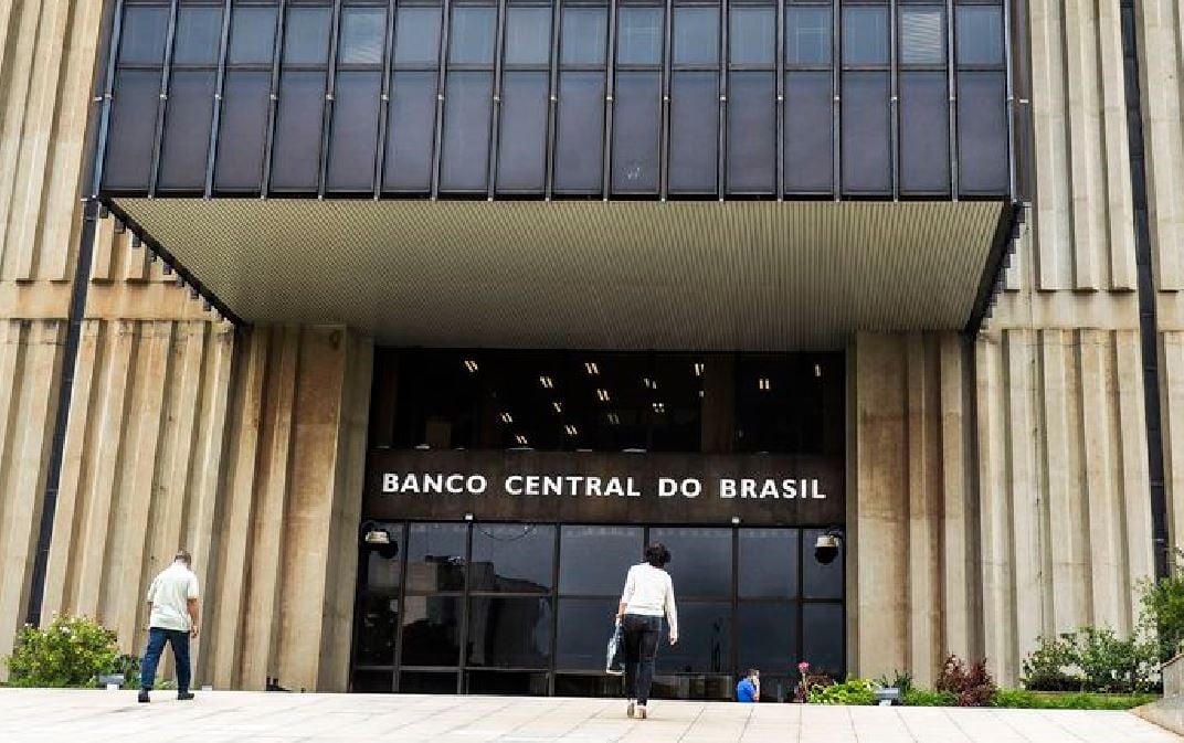 Mercado sobe inflação a 4,55% em 2024, acima do teto da meta Mercado sobe inflação a 4,55% em 2024, acima do teto da meta