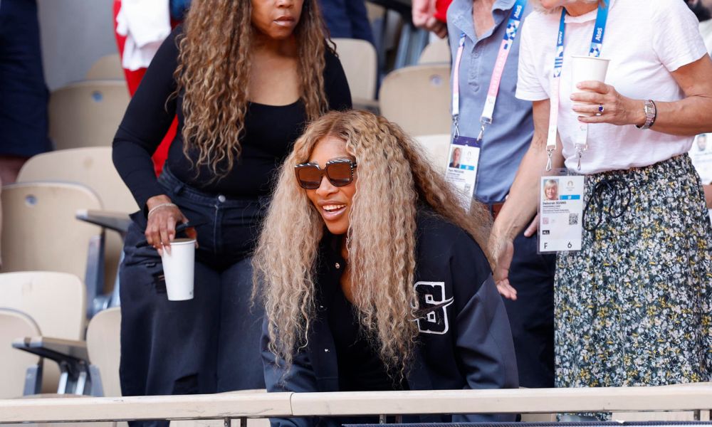 Serena Williams é submetida a cirurgia para remoção de cisto no pescoço Serena Williams é submetida a cirurgia para remoção de cisto no pescoço