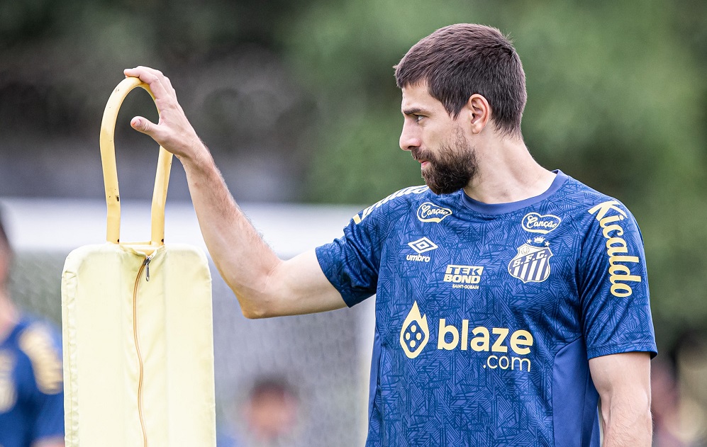 Titular pela primeira vez neste ano, Luan Peres brilha em retorno ao Santos Titular pela primeira vez neste ano, Luan Peres brilha em retorno ao Santos