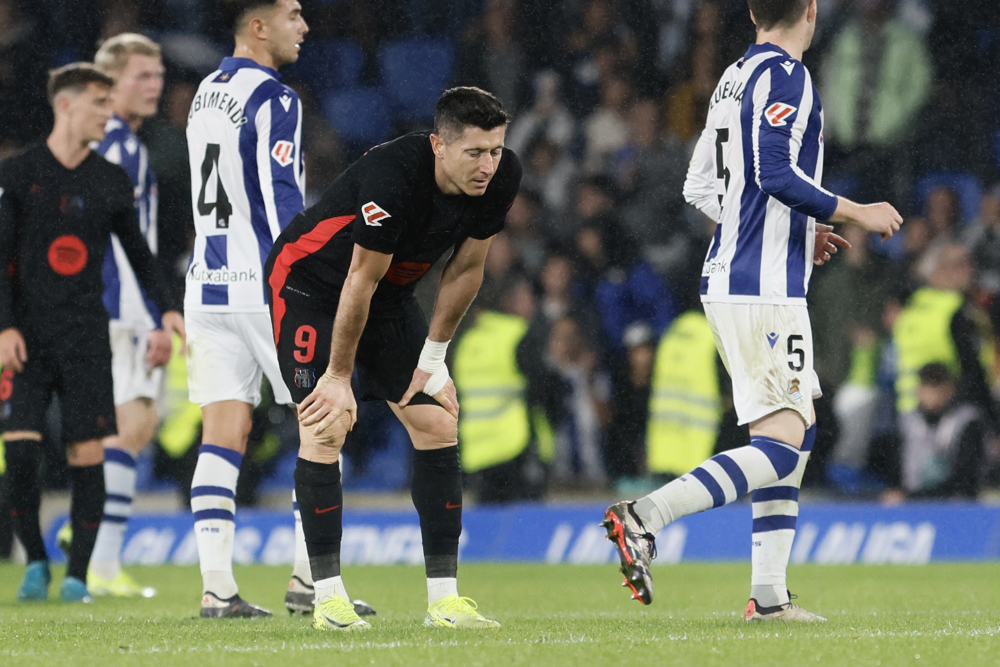 Barcelona é derrotado pela Real Sociedad, mas mantém a liderança no Campeonato Espanhol Barcelona é derrotado pela Real Sociedad, mas mantém a liderança no Campeonato Espanhol