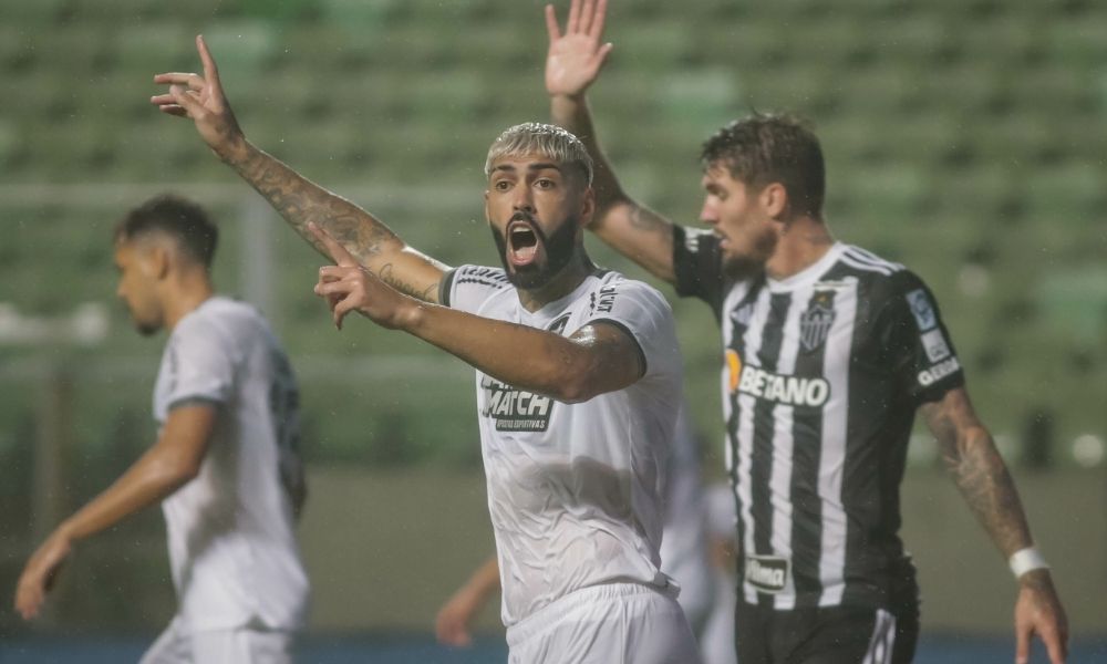 Botafogo fica no empate com o Atlético-MG e vê distância na liderança para o Palmeiras diminuir Botafogo fica no empate com o Atlético-MG e vê distância na liderança para o Palmeiras diminuir