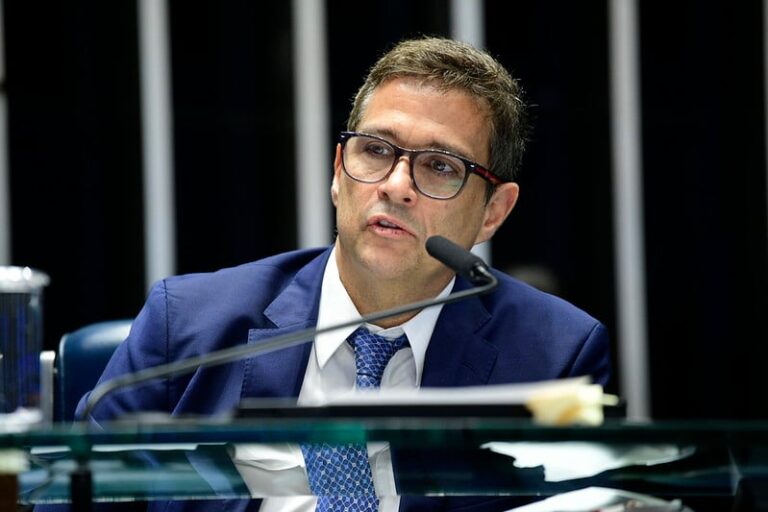 Campos Neto pede corte de gastos eficiente, sustentável e durável