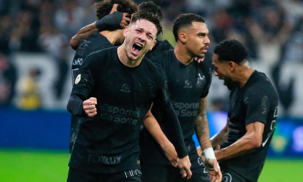 Corinthians vence Palmeiras, acaba com jejum de três anos no Dérbi e se afasta da zona de rebaixamento