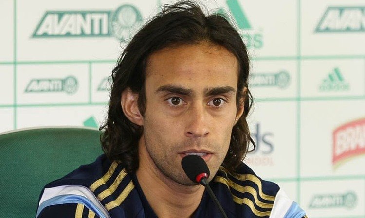 Corte do Chile revoga prisão do ex-jogador Jorge Valdivia, acusado de estupro Corte do Chile revoga prisão do ex-jogador Jorge Valdivia, acusado de estupro