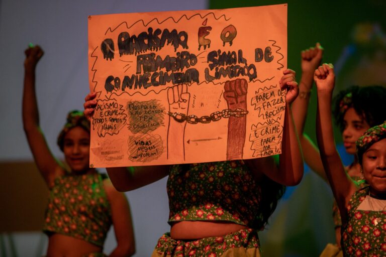 Fórum debate ações antirracistas em escolas da rede municipal