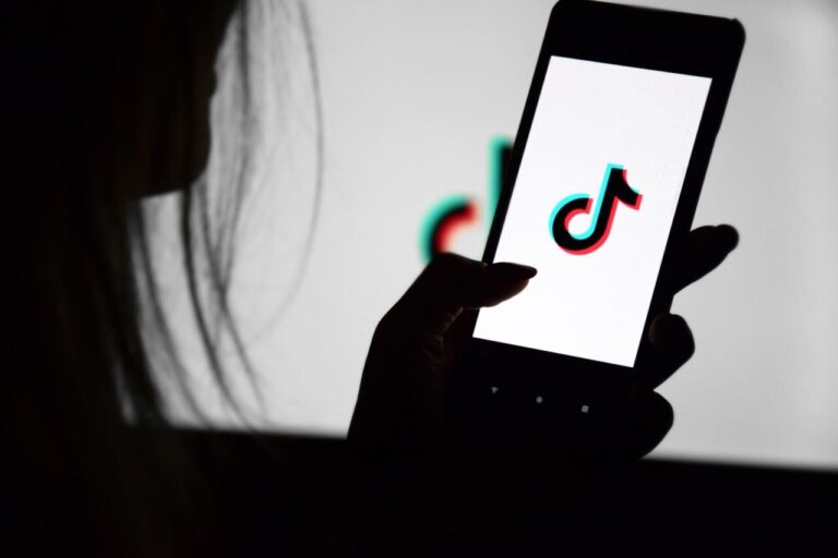Governo processa TikTok e exige medidas para proteger dados