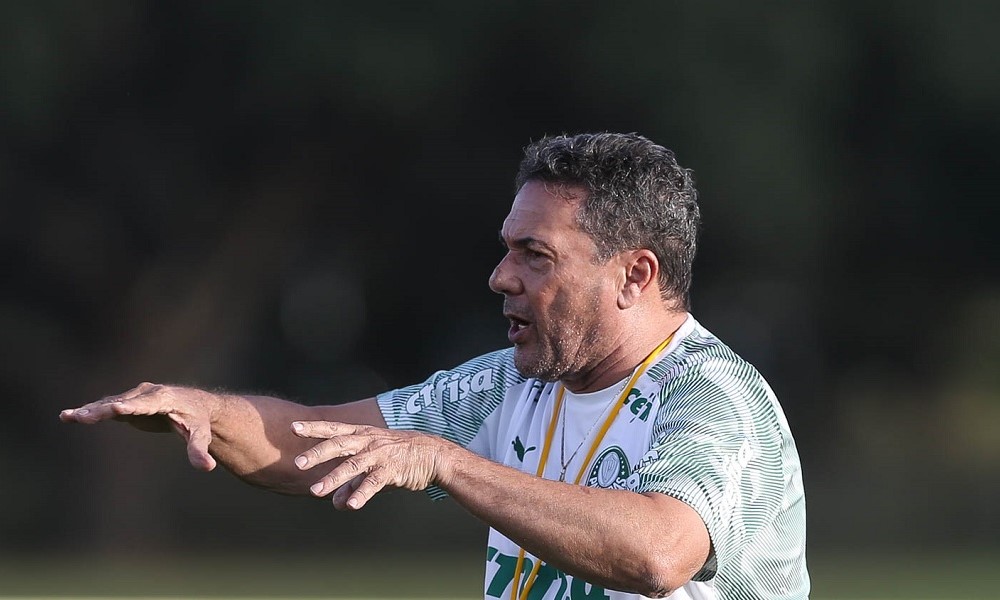 Luxemburgo dá dica para Abel Ferreira: ‘Moleque joga muita bola’ Luxemburgo dá dica para Abel Ferreira: ‘Moleque joga muita bola’