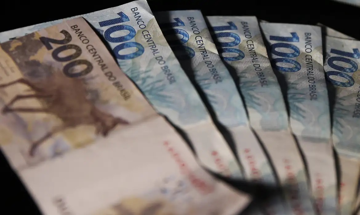 Mais de 70% das famílias brasileiras têm dívidas, diz pesquisa Mais de 70% das famílias brasileiras têm dívidas, diz pesquisa