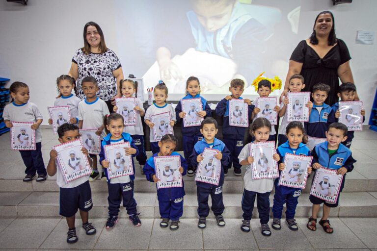 Manhã de autógrafos destaca talentos culinários de alunos da rede municipal