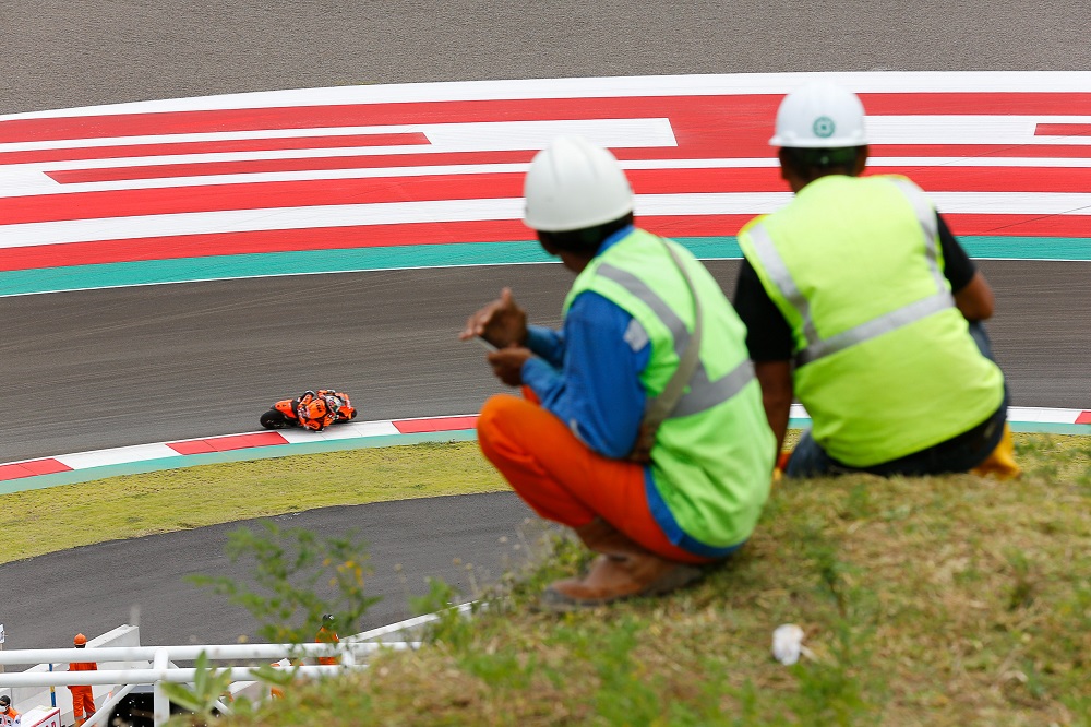 MotoGP decide sediar etapa final da temporada em Barcelona após inundações em Valência MotoGP decide sediar etapa final da temporada em Barcelona após inundações em Valência