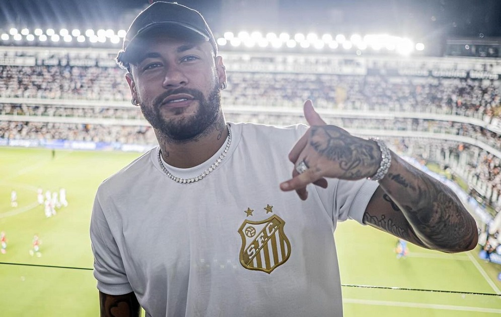 Neymar comemora vitória do Santos e rouba a cena em coletiva de Carille Neymar comemora vitória do Santos e rouba a cena em coletiva de Carille