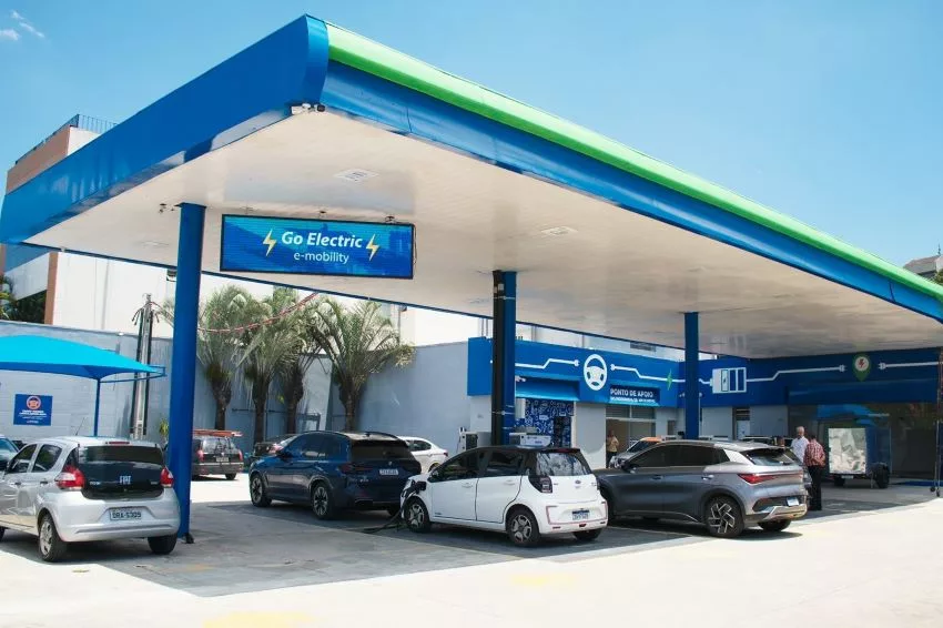 Novo eletroposto em SP substitui antigo posto de combustíveis