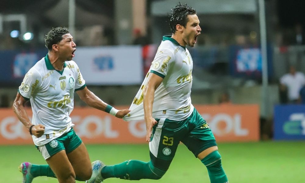 Palmeiras marca nos acréscimos, vence Bahia e pressiona o Botafogo Palmeiras marca nos acréscimos, vence Bahia e pressiona o Botafogo