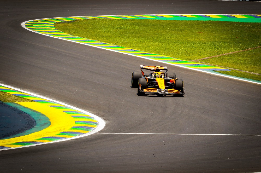 Pilotos sofrem com asfalto novo de Interlagos, e Norris lidera 1ª sessão do GP de São Paulo Pilotos sofrem com asfalto novo de Interlagos, e Norris lidera 1ª sessão do GP de São Paulo