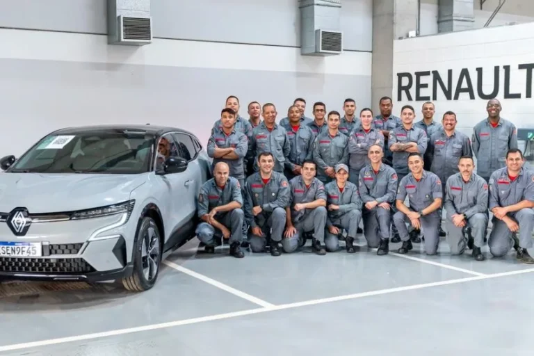 Renault treina bombeiros de SP para resgates em carros elétricos