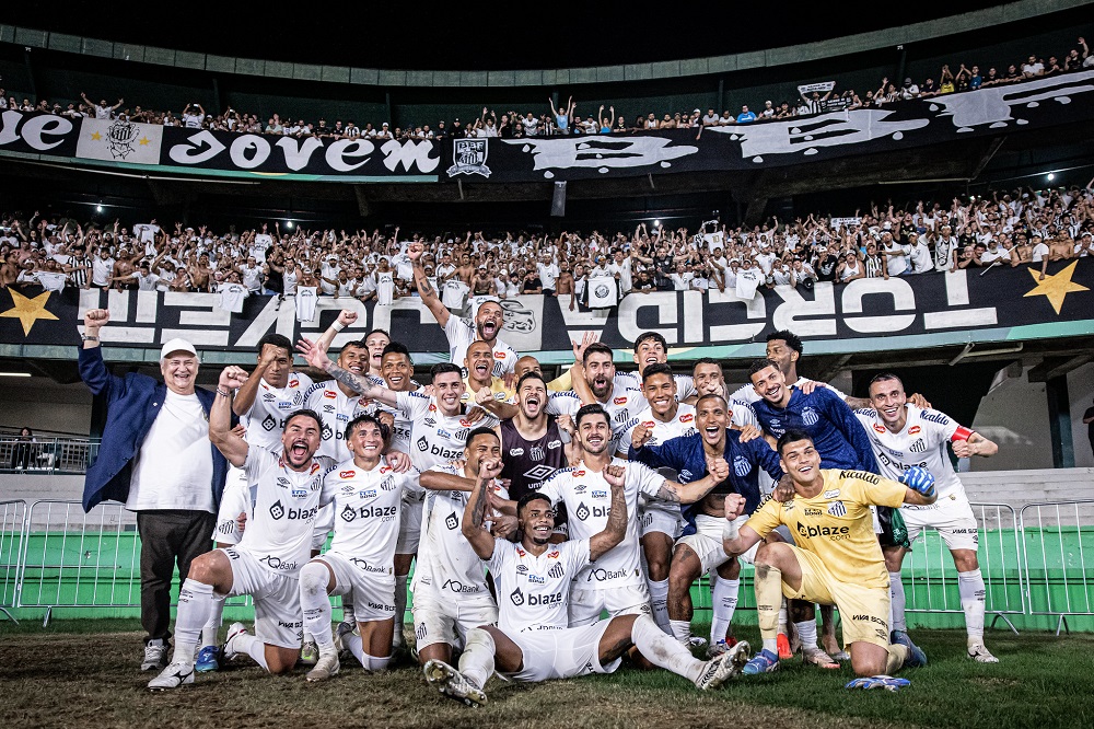 Santos conquista título da Série B sem jogar, mas comemora de maneira discreta Santos conquista título da Série B sem jogar, mas comemora de maneira discreta