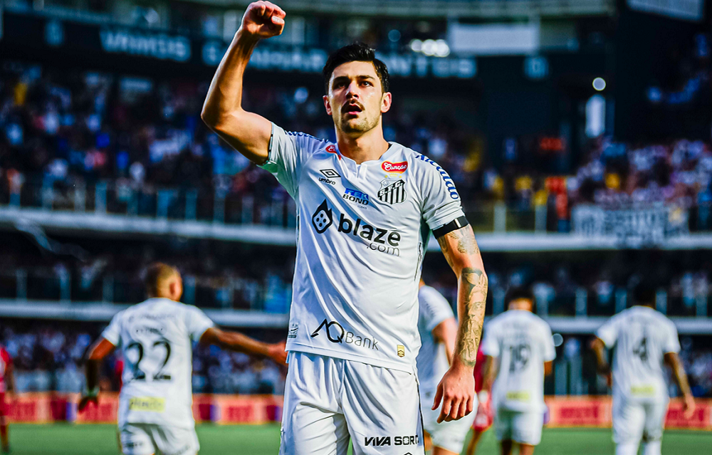 Santos supera o Vila Nova por 3 a 0 e fica perto do retorno à elite Santos supera o Vila Nova por 3 a 0 e fica perto do retorno à elite