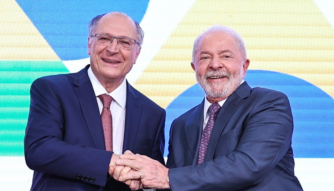 Superávit da balança comercial tem queda superior a 50% Superávit da balança comercial tem queda superior a 50%