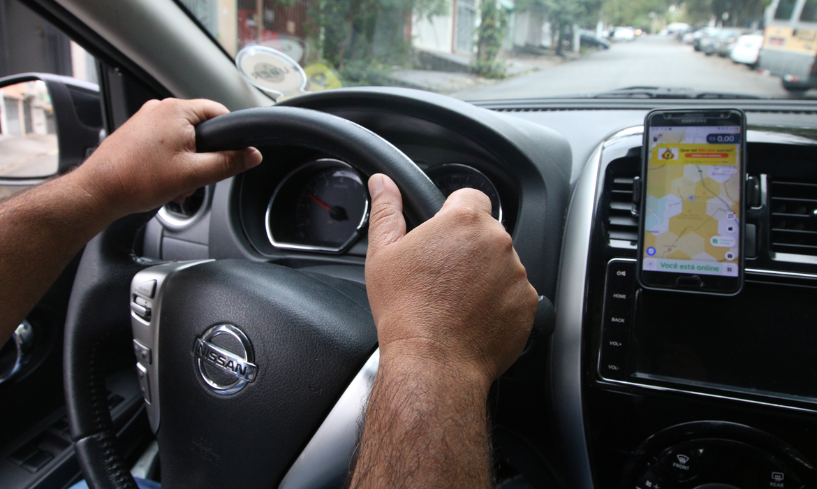 Uber exclui Sandero e HB20 da categoria Comfort; veja lista Uber exclui Sandero e HB20 da categoria Comfort; veja lista