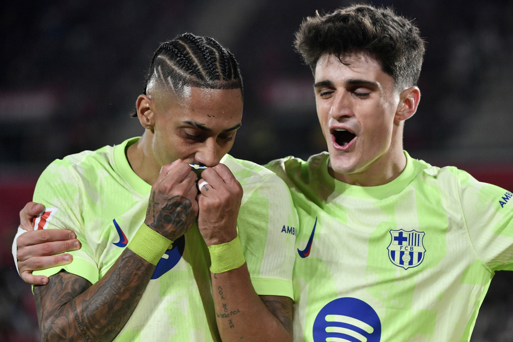 Com dois gols de Raphinha, Barcelona goleia o Mallorca por 5 a 1 e amplia vantagem na liderança Com dois gols de Raphinha, Barcelona goleia o Mallorca por 5 a 1 e amplia vantagem na liderança
