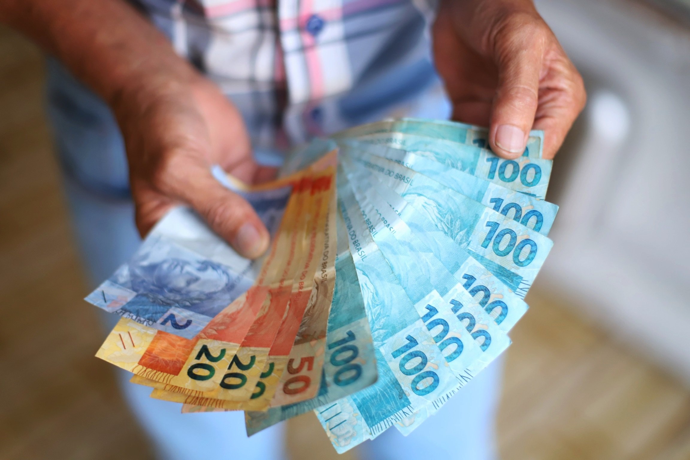 Com reajuste, salário mínimo de 2025 deve ser de R$ 1.517 Com reajuste, salário mínimo de 2025 deve ser de R$ 1.517