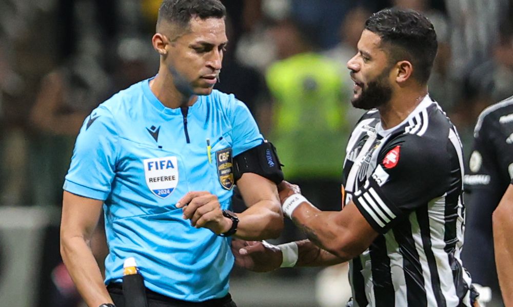 Conmebol impõe sanções a três clubes brasileiros após competições Conmebol impõe sanções a três clubes brasileiros após competições