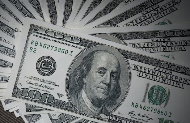 Dólar abre em alta e atinge pico de R$ 6,16 Dólar abre em alta e atinge pico de R$ 6,16