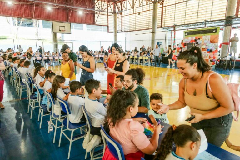 EPG Álvares de Azevedo lança o almanaque O Mundo Passa por Guarulhos