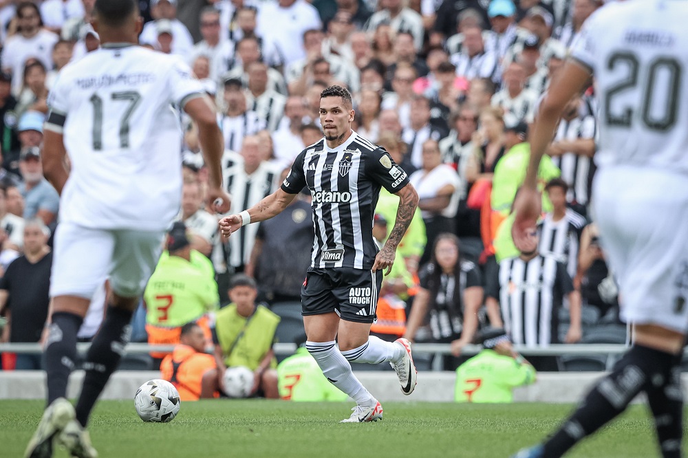Entenda como Paulinho deve se encaixar no time do Palmeiras Entenda como Paulinho deve se encaixar no time do Palmeiras