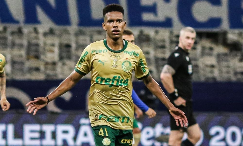 Estevão marca golaço de falta no fim, impede título do Botafogo e mantém sonho do Palmeiras pelo tri do Brasileirão Estevão marca golaço de falta no fim, impede título do Botafogo e mantém sonho do Palmeiras pelo tri do Brasileirão